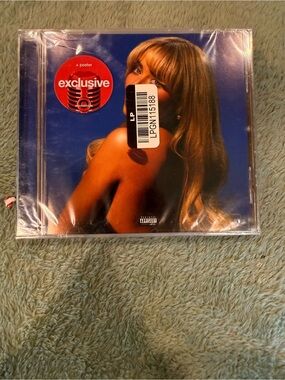 Short n’ Sweet Sabrina Carpenter Target Exclusive CD + Poster Sealed